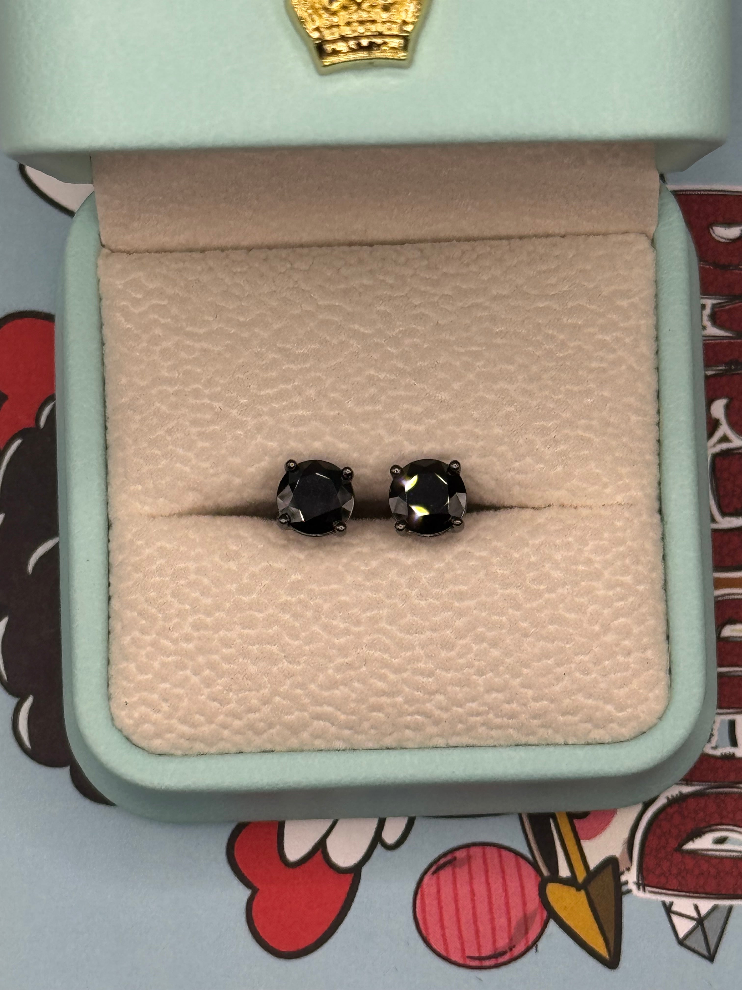 6.5mm Round Cut Moissanite Earrings (Black)