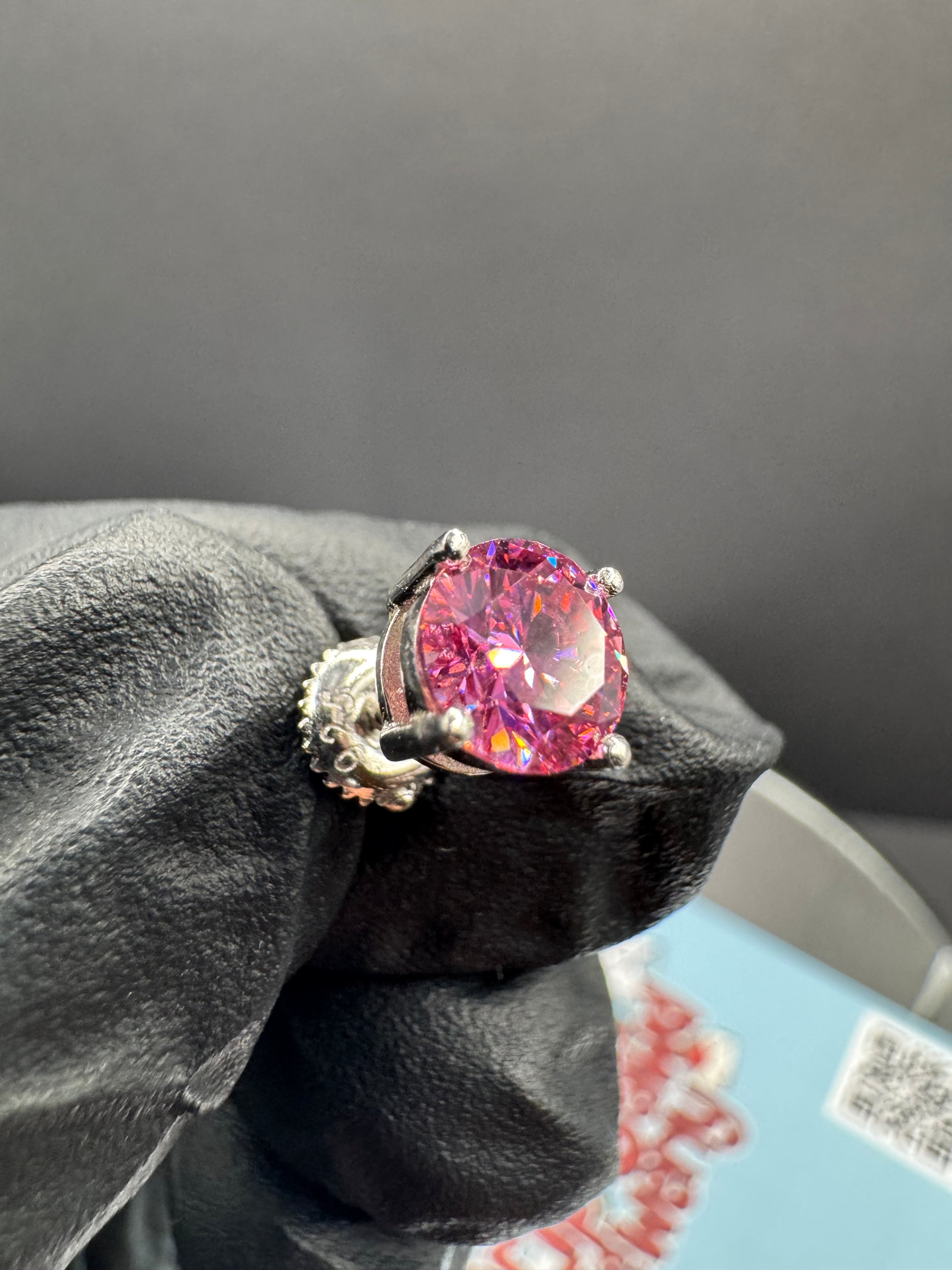 6.5mm Round Cut Moissanite Earrings (Pink)