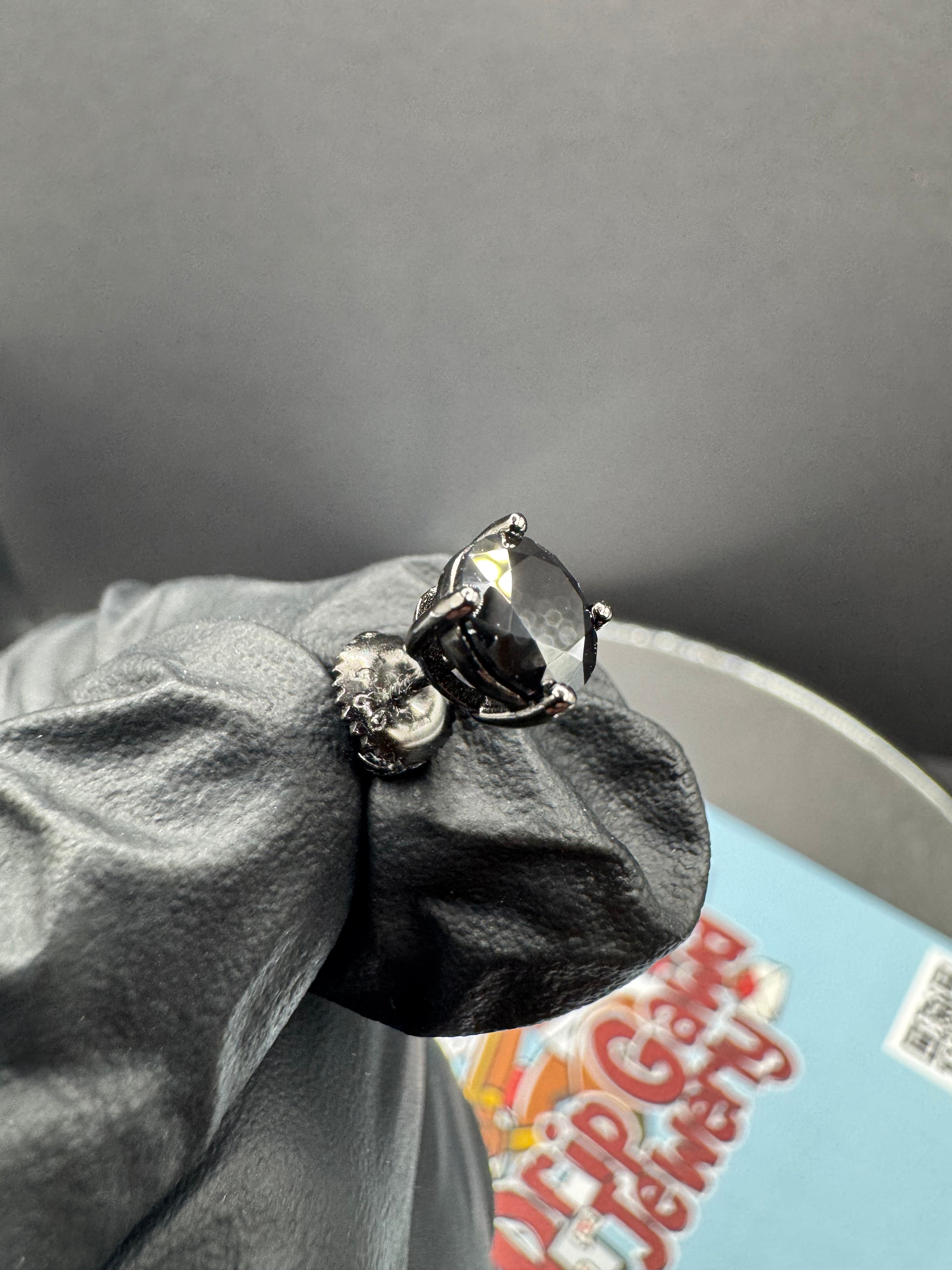 6.5mm Round Cut Moissanite Earrings (Black)