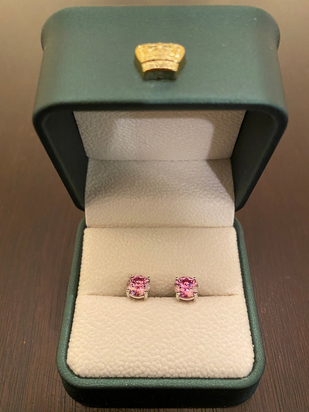 6.5mm Round Cut Moissanite Earrings (Pink)